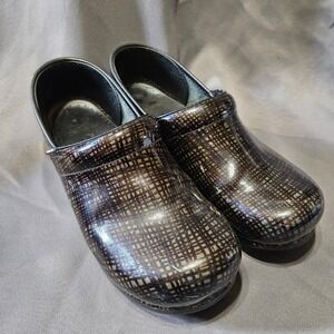 Dansko Professional Bronze Black Metallic Grid Patent Leather Clogs Womens 40
